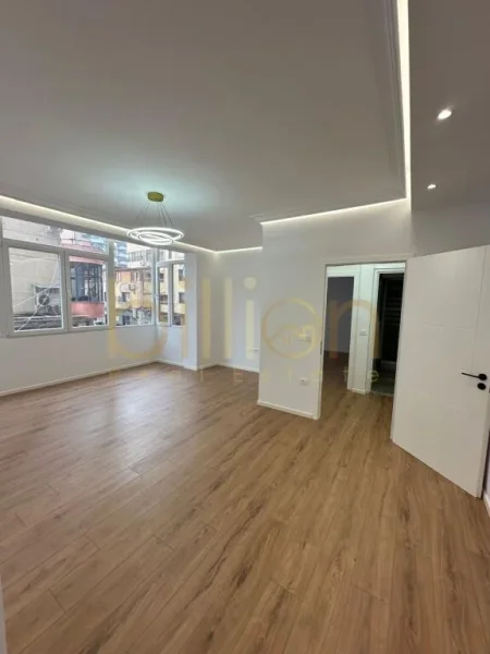 Tirane, shitet apartament 2+1+Ballkon Kati 2, 87 m² 210.000 € (Rruga Faik Konica, Tirana, Albania)