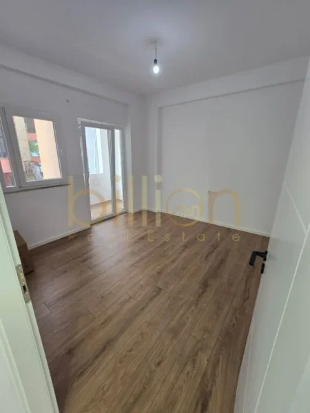 Tirane, shitet apartament 2+1+Ballkon Kati 2, 87 m² 210.000 € (Rruga Faik Konica, Tirana, Albania)