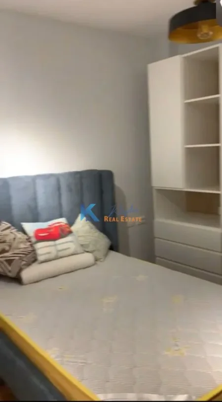 Tirane, jepet me qera apartament 3+1 Kati 4, 155 m² 850 € (Kopshti Botanik, afer Xhamise)