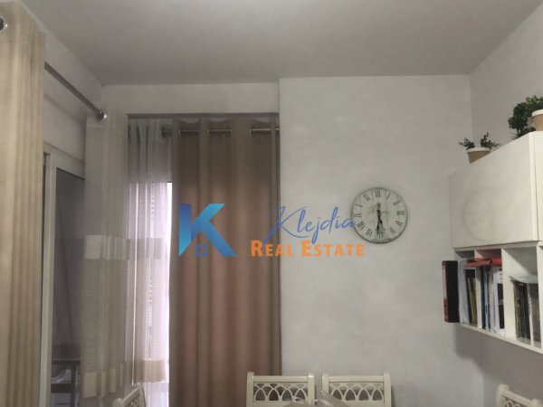 Tirane, jepet me qera apartament 1+1 Kati 4, 70 m² 450 € (Rruga 5 Maji, afer shkolles Tirana Jone)