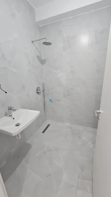 Tirane, jepet me qera apartament 1+1 Kati 7, 60 m² (Ali Dem, te kompleksi Kaimi)