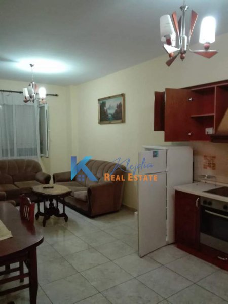 Tirane, jepet me qera apartament 2+1 Kati 5, 100 m² (Kthesa e Kamzes, afer Pallatit te Verdhe)