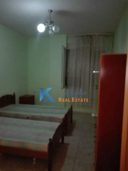 Tirane, jepet me qera apartament 2+1 Kati 5, 100 m² (Kthesa e Kamzes, afer Pallatit te Verdhe)