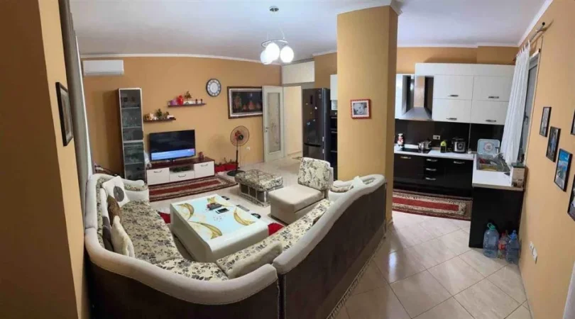 Tirane, shitet apartament 2+1 Kati 4, 122 m² 150.000 € (Fresku)