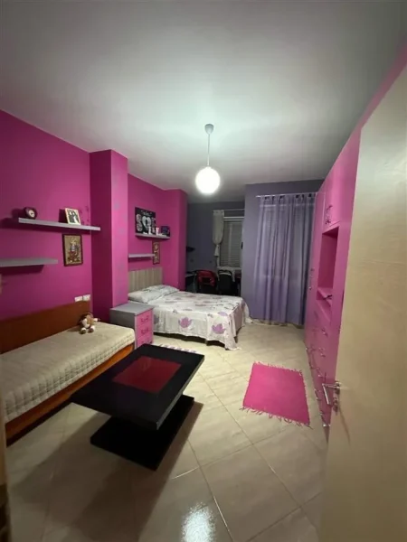 Tirane, shitet apartament 2+1 Kati 4, 122 m² 150.000 € (Fresku)