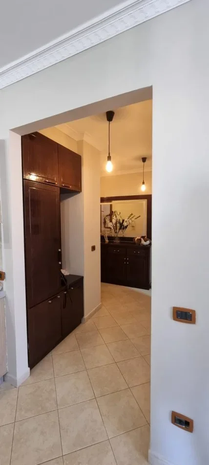 Tirane, jepet me qera apartament 3+1 Kati 5, 117 m² 800 € (21 dhjetori)