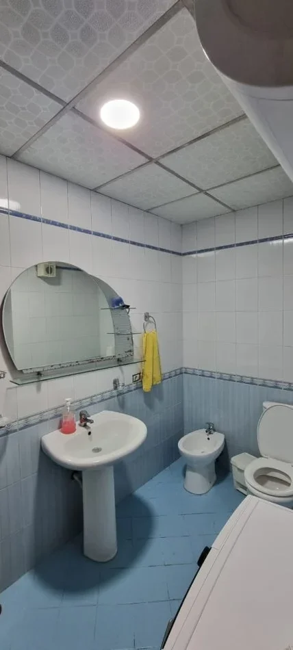 Tirane, jepet me qera apartament 3+1 Kati 5, 117 m² 800 € (21 dhjetori)
