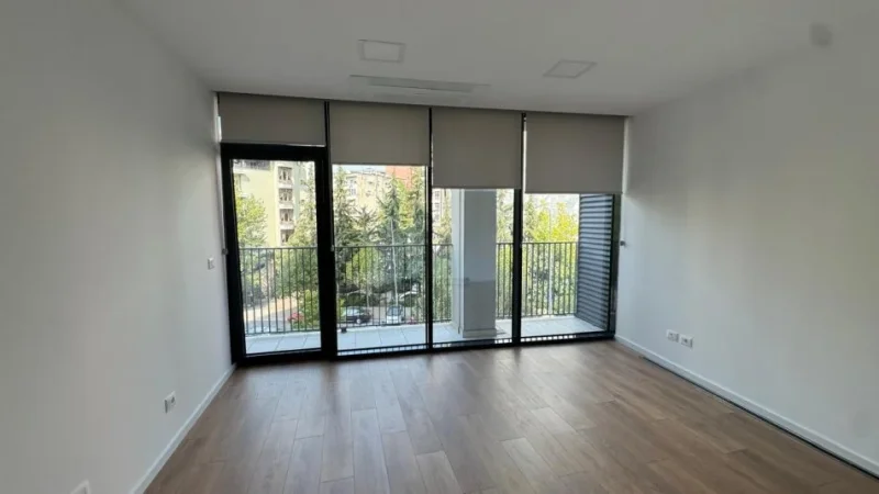Tirane, jepet me qera zyre Kati 1, 70 m² 1.100 € (Rruga e Kosovareve)