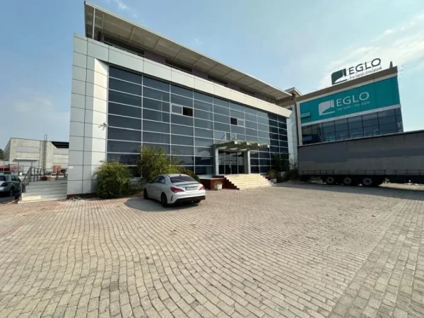 Tirane, jepet me qera ambjent biznesi Kati 3, 1.800 m² 8.000 € (AUTOSTRADA TIRANË – DURRËS)