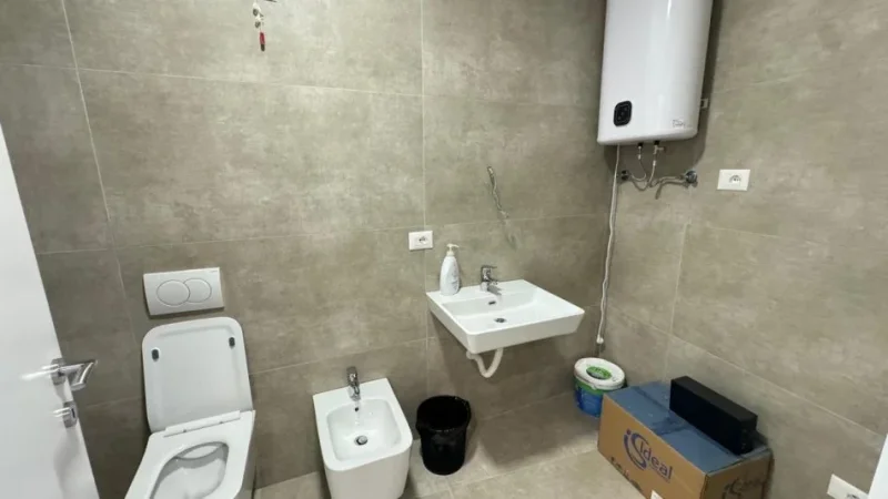 Tirane, jepet me qera zyre Kati 1, 70 m² 1.100 € (Rruga e Kosovareve)