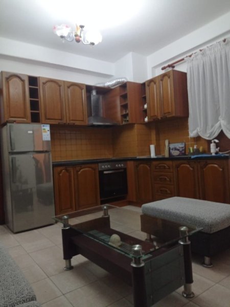 Tirane, jepet me qera apartament 2+1 Kati 2, 79 m² 450 € (rruga e dibres)