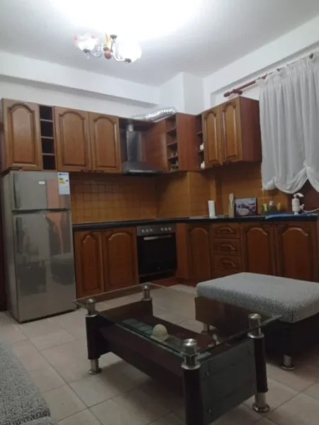 Tirane, jepet me qera apartament 2+1 Kati 2, 79 m² 450 € (rruga e dibres)