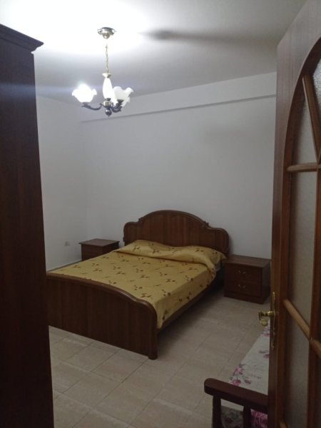 Tirane, jepet me qera apartament 2+1 Kati 2, 79 m² 450 € (rruga e dibres)