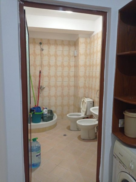 Tirane, jepet me qera apartament 2+1 Kati 2, 79 m² 450 € (rruga e dibres)
