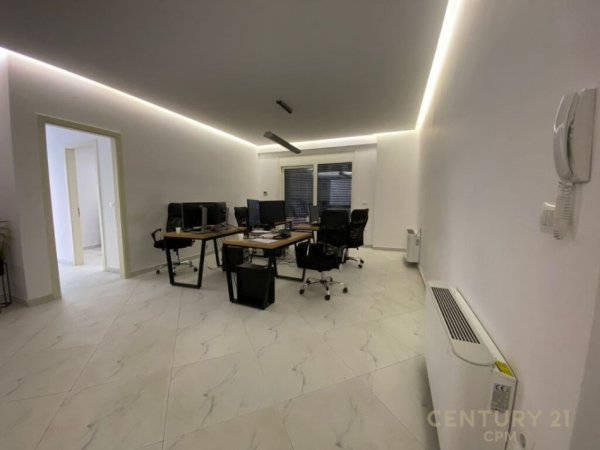 Tirane, jepet me qera apartament 3+1+Aneks+Ballkon Kati 2, 158 m² 1.600 € (Rruga e Kosovarëve)