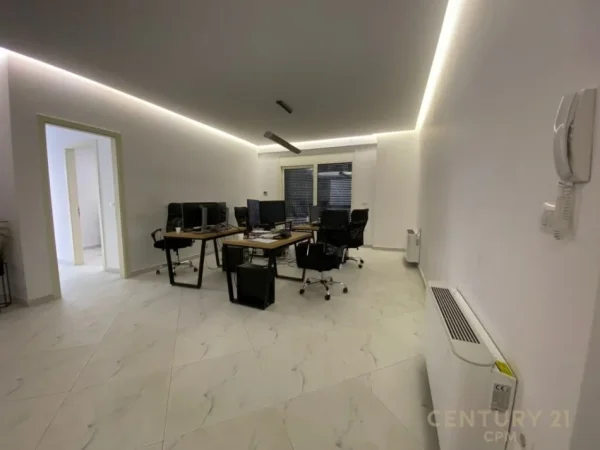 Tirane, jepet me qera apartament 3+1+Aneks+Ballkon Kati 2, 158 m² 1.600 € (Rruga e Kosovarëve)