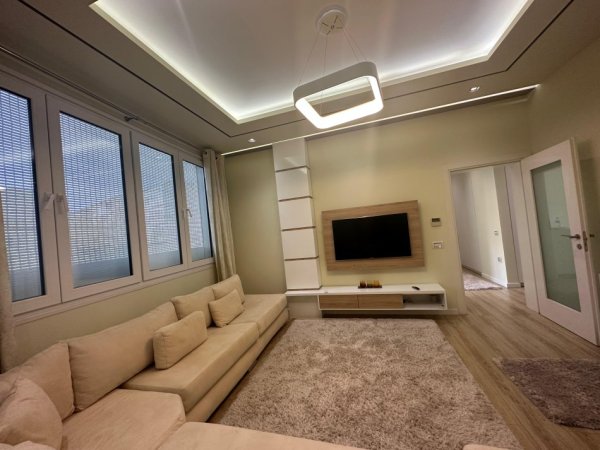 Tirane, jepet me qera apartament 2+1 , 1 m² 600 € (Brryli)