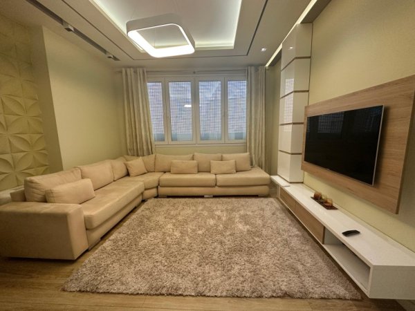 Tirane, jepet me qera apartament 2+1 , 1 m² 600 € (Brryli)