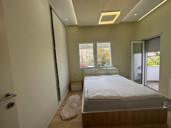 Tirane, jepet me qera apartament 2+1 , 1 m² 600 € (Brryli)