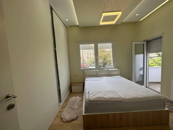 Tirane, jepet me qera apartament 2+1 , 1 m² 600 € (Brryli)