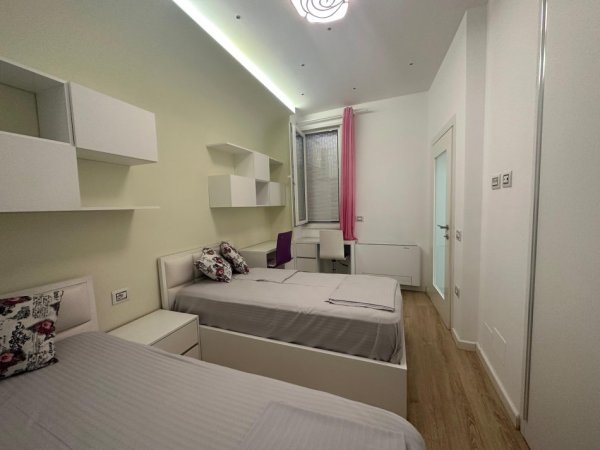 Tirane, jepet me qera apartament 2+1 , 1 m² 600 € (Brryli)