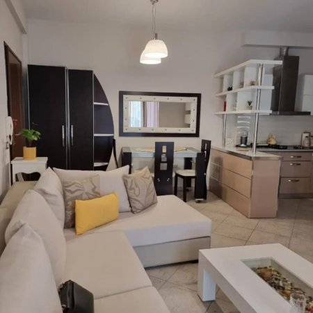 Tirane, jepet me qera apartament 2+1 Kati 2, 88 m² 800 € (Tish Daija - Komuna e Parisit)