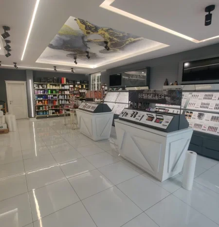 Tirane, jepet me qera dyqan  Kati 0, 100 m² 1.200 € (ISH EKSPOZITA)