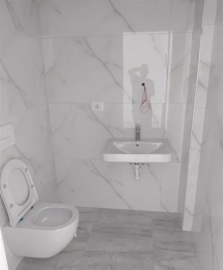 Tirane, jepet me qera dyqan Kati 0, 65 m² 500 € (BULEVARDI I RI)