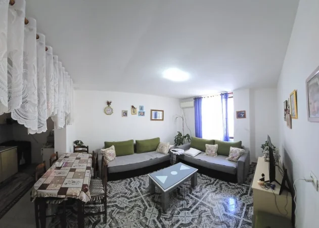 Durres, shitet shtepi 2+1 , 212 m² 212.000 € (I negociueshëm)(Shkolla 2 Gjelat - Rruga Aleksander Goga)