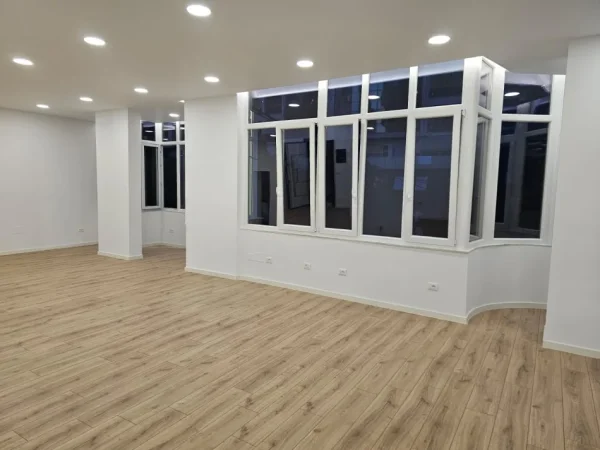 Tirane, shitet apartament 2+1 , 100 m² (Policia Bashkiake)