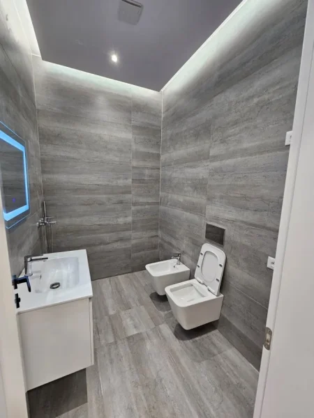 Tirane, shitet apartament 2+1 , 100 m² (Policia Bashkiake)