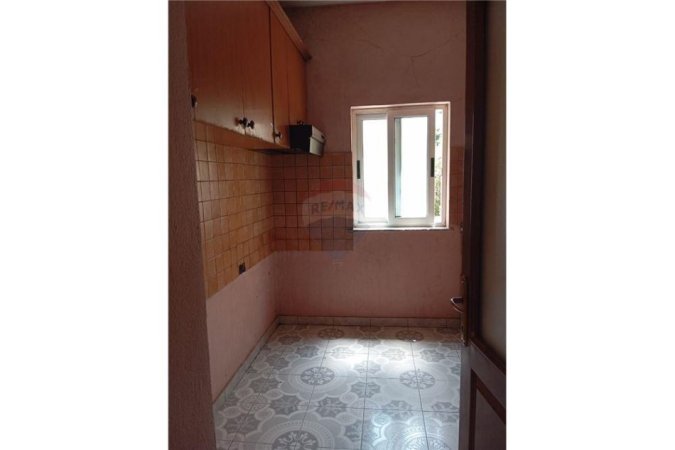 Tirane, jepet me qera apartament 2+1 , 75 m² 350 € (Todi Shkurti - Shkolla e Baletit - Tregu Elektrik)
