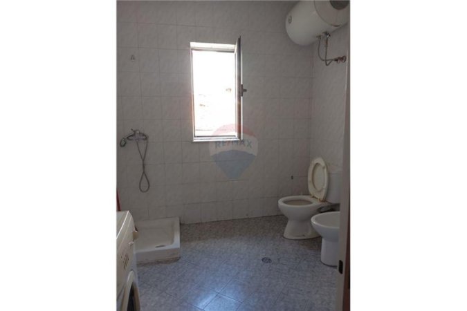 Tirane, jepet me qera apartament 2+1 , 75 m² 350 € (Todi Shkurti - Shkolla e Baletit - Tregu Elektrik)