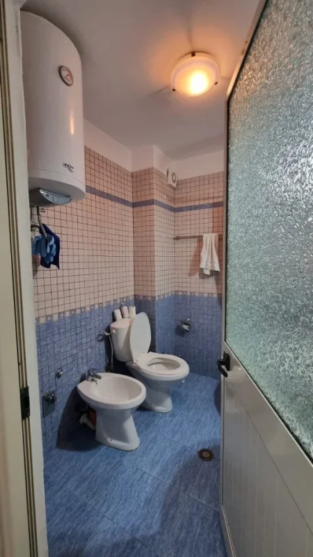 Tirane, jepet me qera apartament 1+1+Ballkon Kati 2, 70 m² 550 € (Petro Korcari)