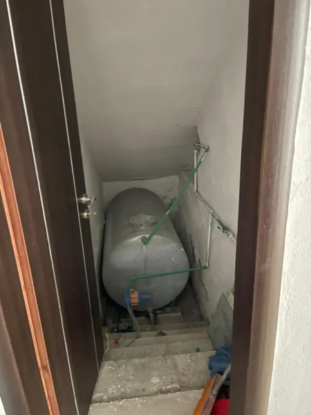 Tirane, shitet dyqan Kati 1, 90 m² 100.000 € (Rruga e Qelqit)