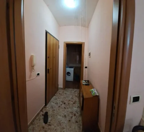 Tirane, shitet apartament 1+1 Kati 4, 130.000 € (Rruga e Elbasanit)