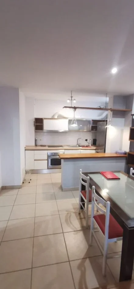 Tirane, jepet me qera apartament 2+1+Aneks+Ballkon Kati 7, 95 m² 651 € 