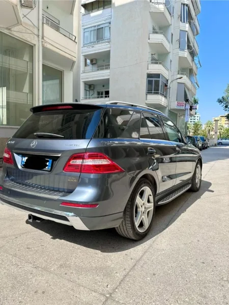Vlore - Lungomare - Uji i Ftohte, shes SUV | Fuoristrad | Xhip Benz Mercedes Nafte, blu automatik Kondicioner 196.000 km 17.300 €