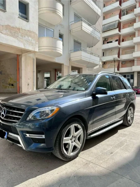 Vlore - Lungomare - Uji i Ftohte, shes SUV | Fuoristrad | Xhip Benz Mercedes Nafte, blu automatik Kondicioner 196.000 km 17.300 €