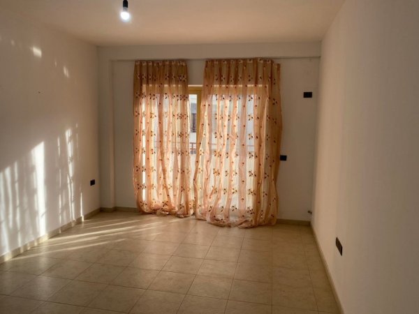 Tirane, jepet me qera apartament 1+1 Kati 3, 70 m² 250 € 