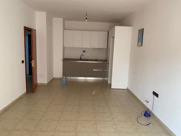 Tirane, jepet me qera apartament 1+1 Kati 3, 70 m² 250 € 