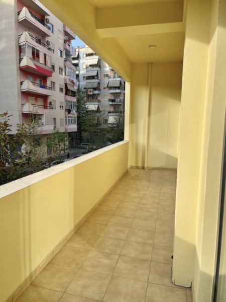 Tirane, shitet apartament 2+1 Kati 2,