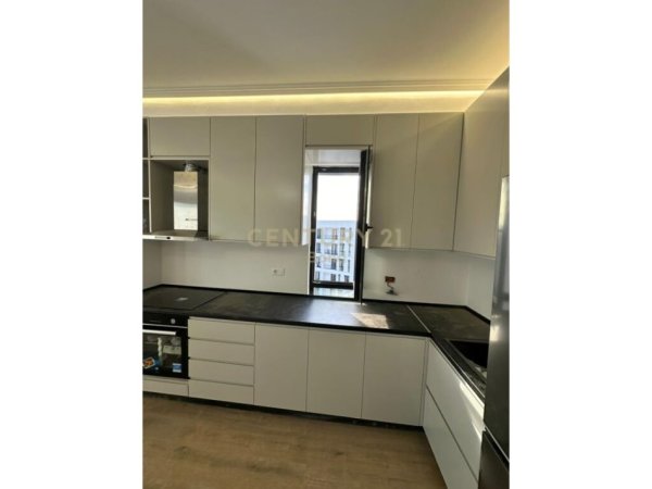 Tirane, shitet apartament 1+1 Kati 11, 69 m² 150.000 € (selvia)