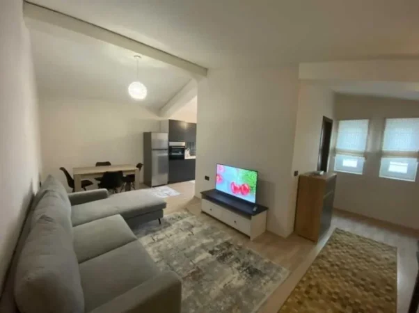 Tirane, jepet me qera apartament 1+1+Aneks+Ballkon Kati 4, 100 m² 401 €