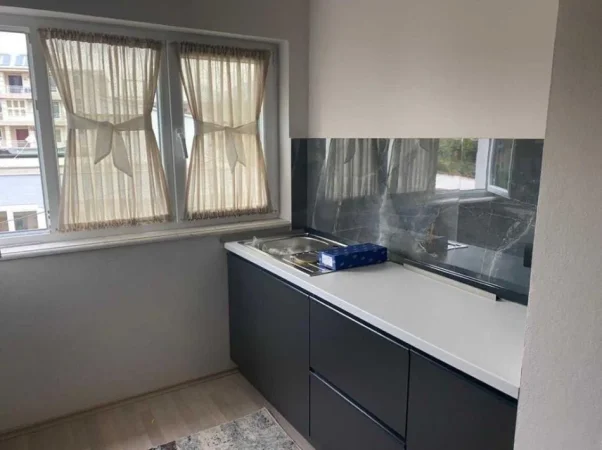 Tirane, jepet me qera apartament 1+1+Aneks+Ballkon Kati 4, 100 m² 401 €