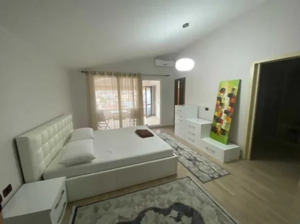 Tirane, jepet me qera apartament 1+1+Aneks+Ballkon Kati 4, 100 m² 401 €