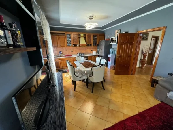Tirane, shitet apartament 3 Katshe Kati 3, 363 m² 400.000 € (Siri Kodra)