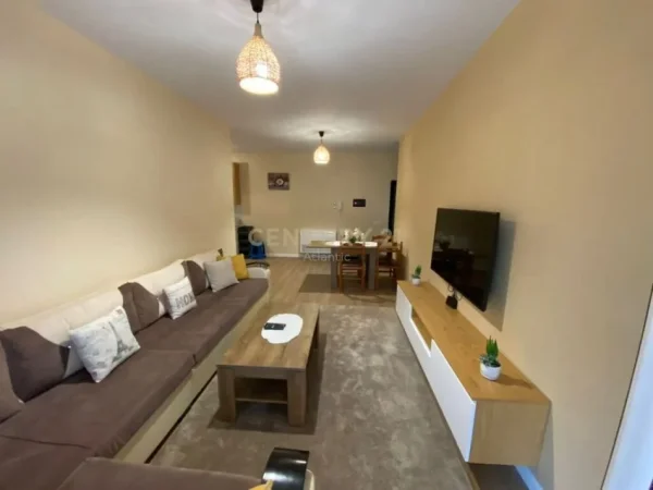 Durres, jepet me qera apartament 1+1+Ballkon Kati 3, 80 m² 400 € (PLEPA)