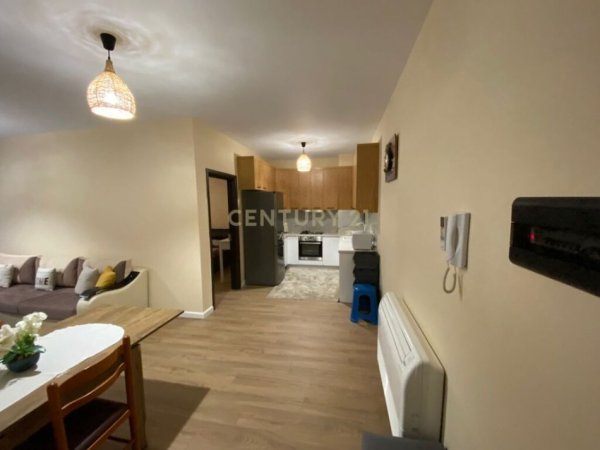 Durres, jepet me qera apartament 1+1+Ballkon Kati 3, 80 m² 400 € (PLEPA)