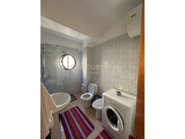 Durres, jepet me qera apartament 1+1+Ballkon Kati 5, 85 m² 400 € (PLAZH HEKURUDHA)